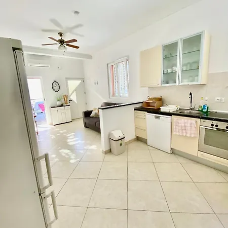 Angela * Каштела